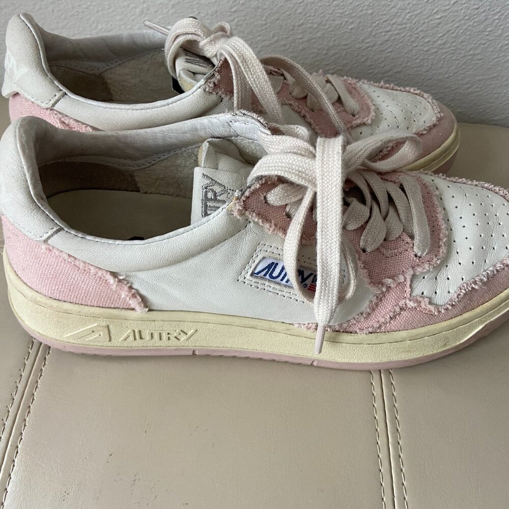 AMAZING PAIR OF AUTRY WHITE PINK SNEAKERS MEDALISTS SZ 9